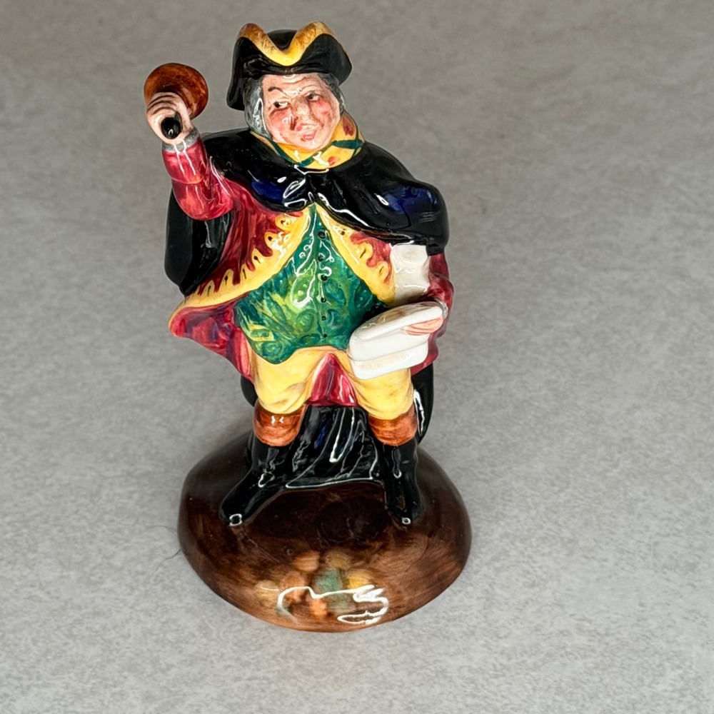 Royal Doulton Town Crier Figurine HN 3261 Peggy Davies England Porcelain 4 inch